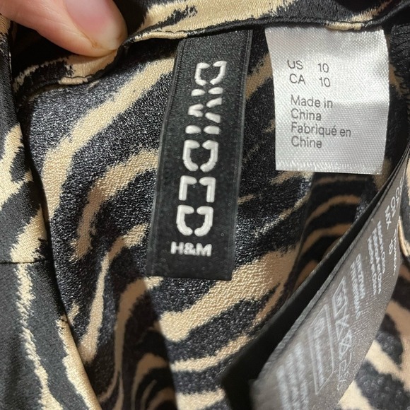 Women's H&M Tiger Print Midi Skirt Size 10, Zipper On Back, Flowy - Picture 14 of 14